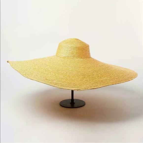 Huge hat wide brimmed straw beige resort beach - Picture 13 of 13